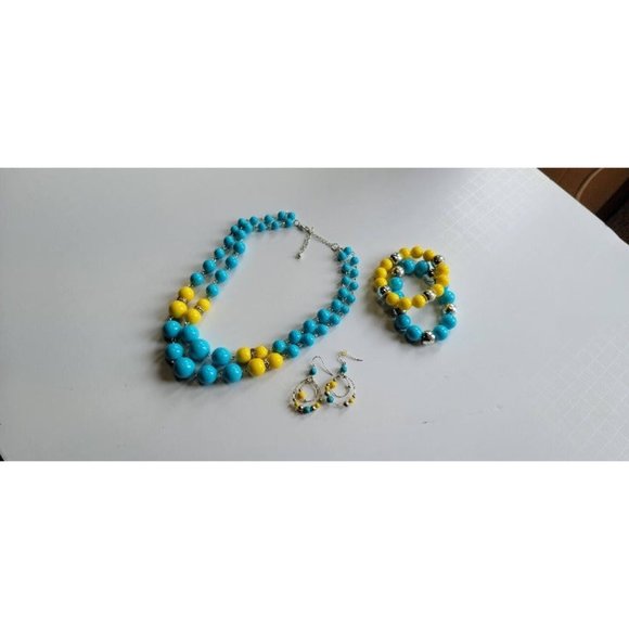 Kohl's necklace bracelet and earrings set - Picture 4 of 4